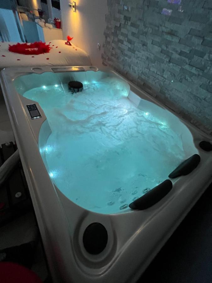 Le Rove Love Room Avec Spa Privatif מראה חיצוני תמונה